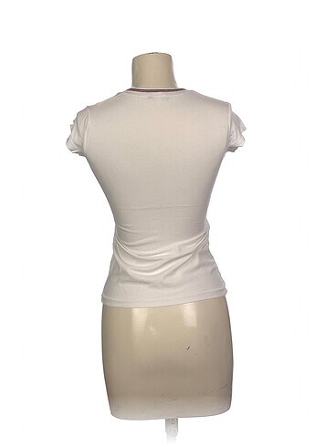 m Beden PreLoved T-shirt %70 İndirimli.