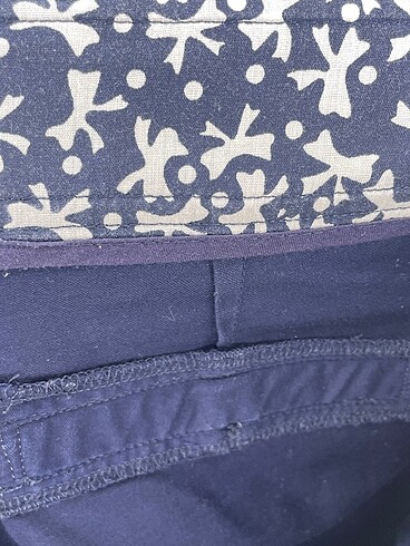 38 Beden lacivert Renk PreLoved Bermuda / Kapri %70 İndirimli.