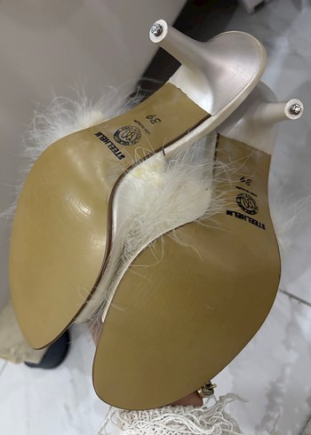 Beyaz Tüylü Stiletto Topuklu Kadın Terlik - Görsel 3