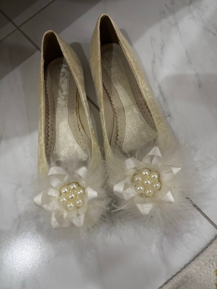 Kız Çocuk Beyaz Tüy Detaylı Özel Ayakkabı - Görsel 2