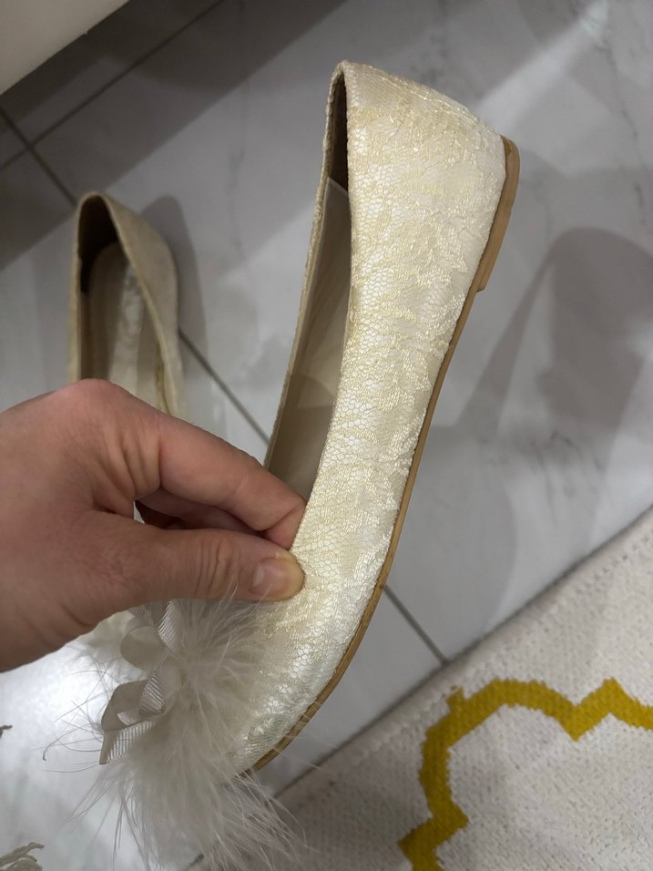 Kız Çocuk Beyaz Tüy Detaylı Özel Ayakkabı - Görsel 3