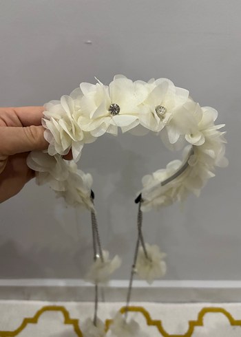 Zincir Detaylı Beyaz Çiçekli Saç Aksesuarı - Görsel 2