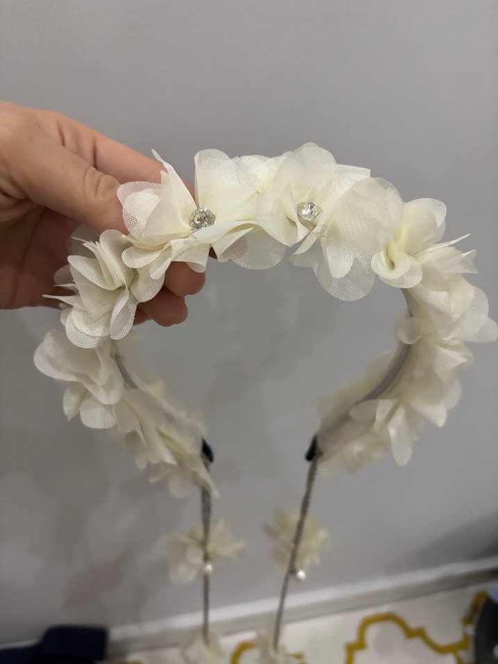 Zincir Detaylı Beyaz Çiçekli Saç Aksesuarı - Görsel 3