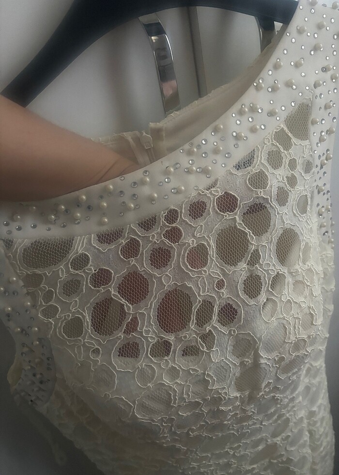 Taşlı ve tül detaylı elbise - Görsel 3