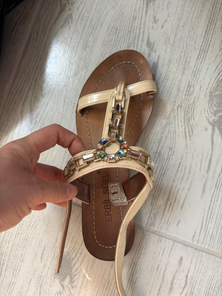 Bej Deri Taşlı Dolgu Topuklu Kadın Sandalet - Görsel 2