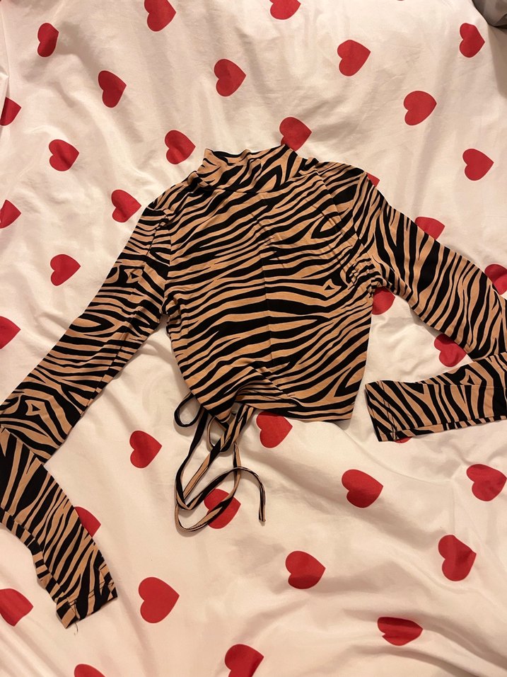 Sırt dekolteli croptop - Görsel 2