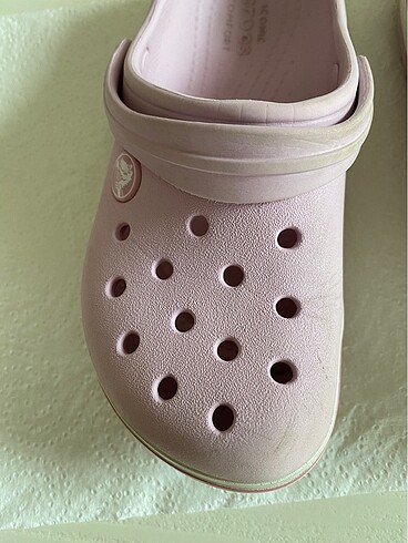29 Beden pembe Renk Crocs 12 numara yani 29,5