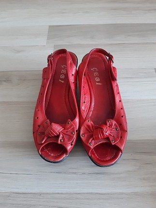 kırmızı sandalet