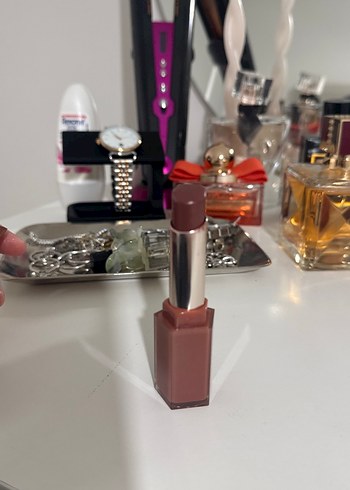 Fenty Beauty Koyu Bej Dudak Parlatıcısı - Görsel 4