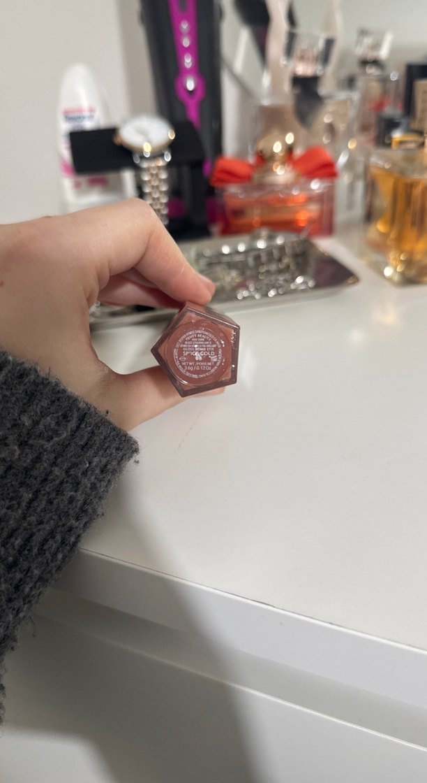 Fenty Beauty Koyu Bej Dudak Parlatıcısı - Görsel 2