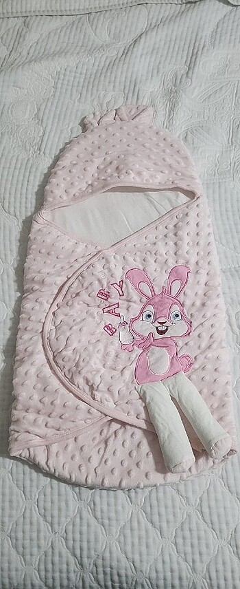 Kız bebek kundak