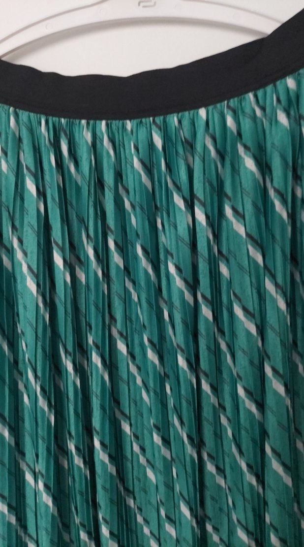 Yeşil Çizgili Piliseli Midi Etek - Görsel 2