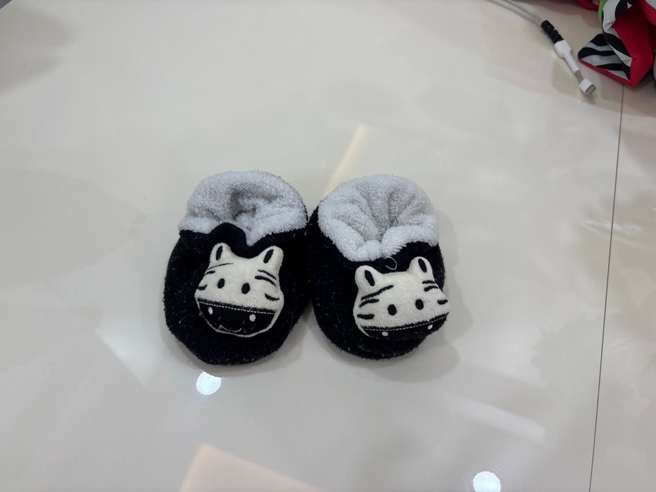 Erkek Bebek Siyah Zebra Desenli Örgü Patik - Görsel 4