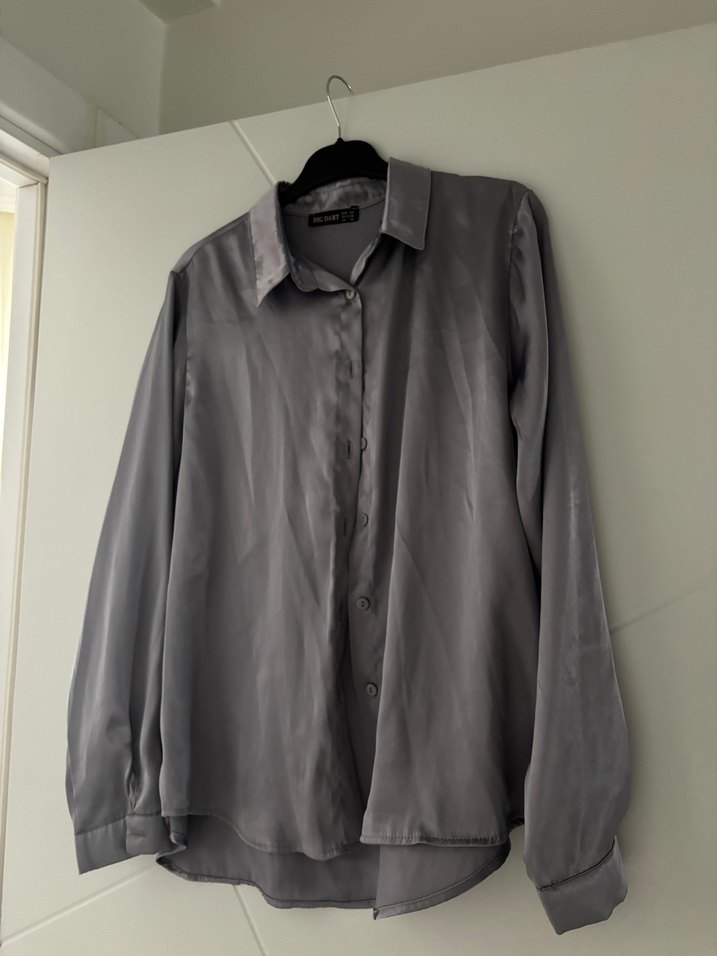 Gri Düğmeli Uzun Kollu Kadın Gömlek - Görsel 2