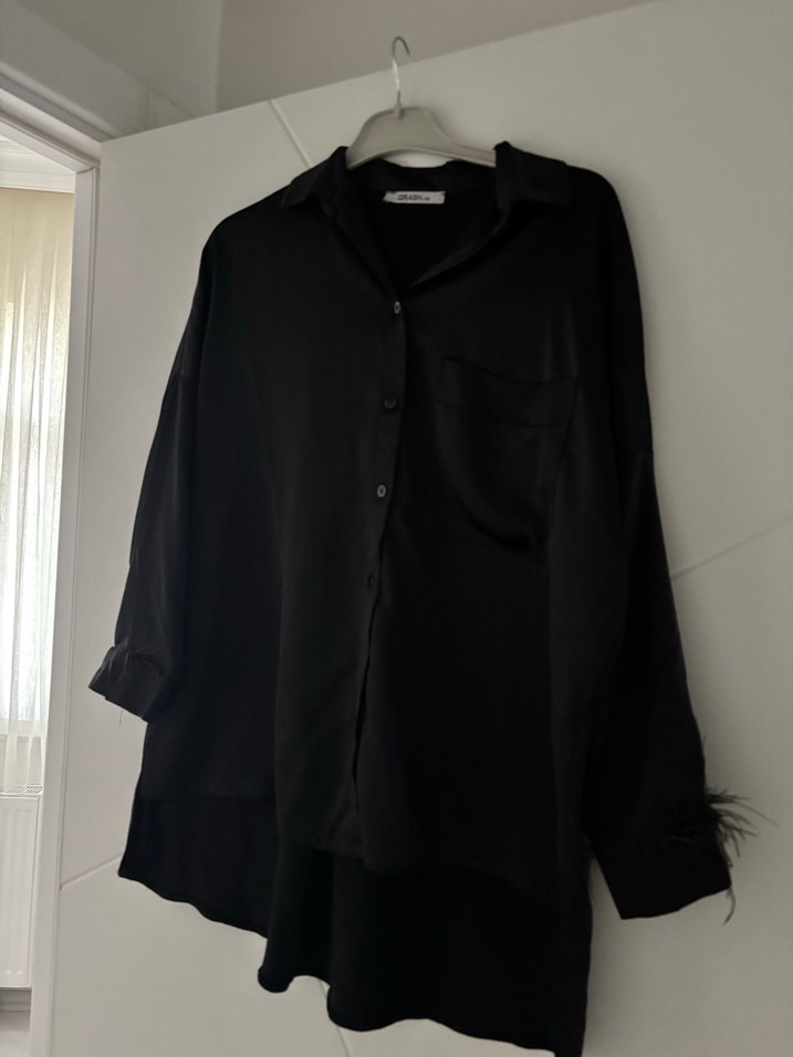 Uzun Kollu Siyah Dökümlü Kadın Gömlek - Görsel 2