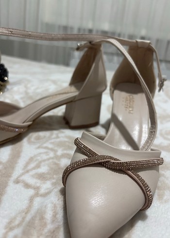 Bej Kemerli İnce Topuklu Kadın Ayakkabı - Görsel 4