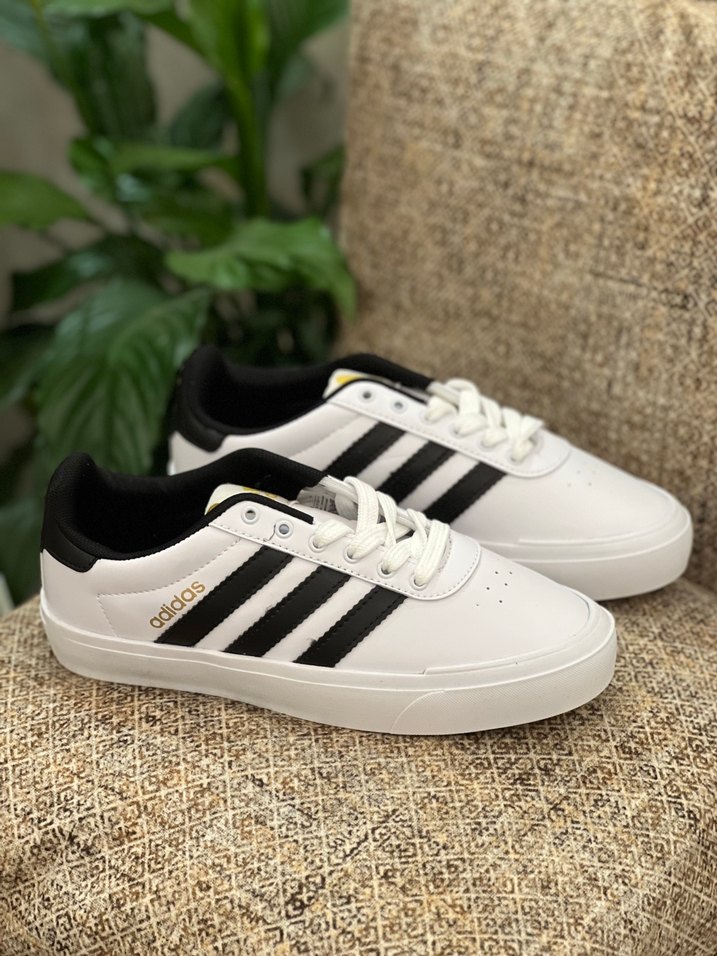Adidas Siyah-Beyaz Spor Sneaker — görsel 2/3