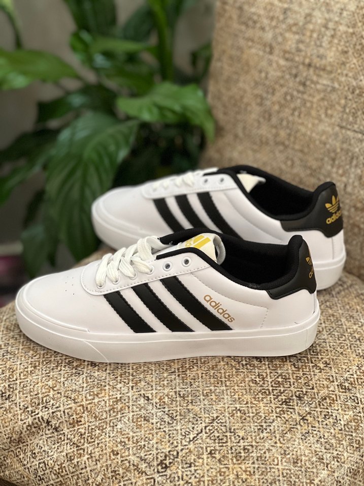 Adidas Siyah-Beyaz Spor Sneaker — görsel 3/3