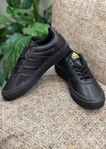 Adidas Siyah Deri Gorunumlu Spor Ayakkabi