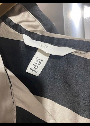 H&M Siyah Beyaz Cizgili Sal Yaka Bluz