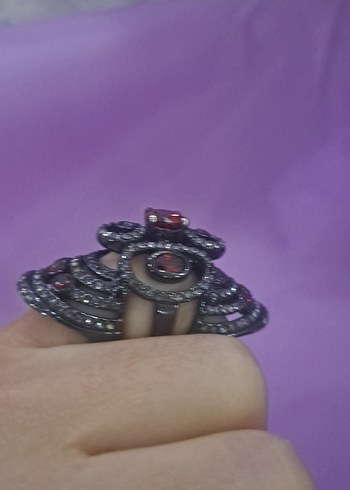 Kırmızı İşlemeli Gotik Kadın Yüzük - Görsel 3