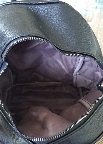 Siyah Deri Fermuarlı Kadın Sırt Çantası - Görsel 3