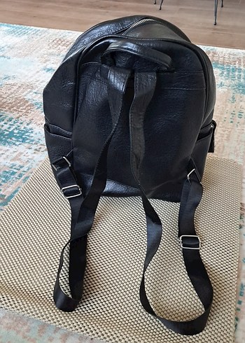 Siyah Deri Fermuarlı Kadın Sırt Çantası - Görsel 2