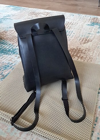 Zara Siyah Deri Kadın Sırt Çantası - Görsel 2