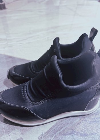 Siyah Rugan Dolgu Topuklu Kadın Spor Ayakkabı - Görsel 2