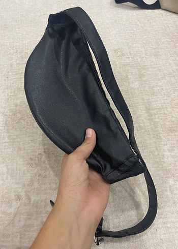 Diğer Minimal Siyah Deri Gorunumlu Capraz Canta