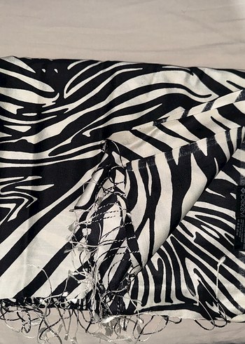İpekevi Zebra Desenli Siyah Beyaz Sal İpek Evi Hic Kullanilmadi