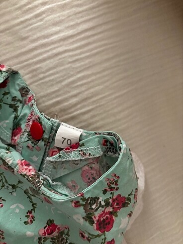 6 Ay Beden Bebek romber tulum çiçek desenli. Çok tatlı. 2 adet var. Farklı 