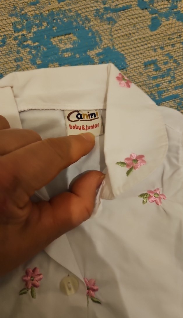 Nakışlı Beyaz Kolsuz Kız Gömleği - Görsel 2