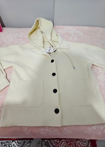 Düğmeli Beyaz Kapüşonlu Kadın Yün Ceket - Görsel 2