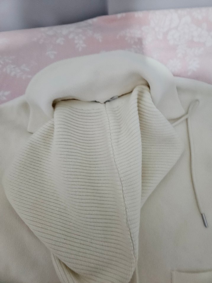 Düğmeli Beyaz Kapüşonlu Kadın Yün Ceket - Görsel 5