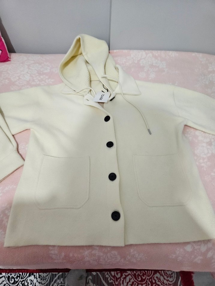 Düğmeli Beyaz Kapüşonlu Kadın Yün Ceket - Görsel 2