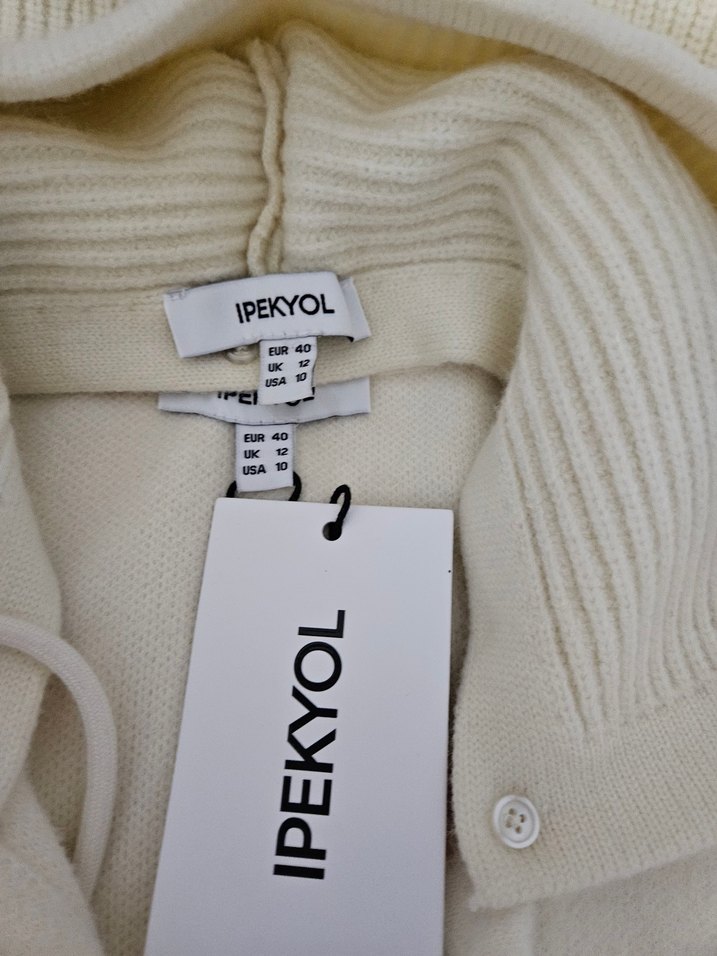 Düğmeli Beyaz Kapüşonlu Kadın Yün Ceket - Görsel 3