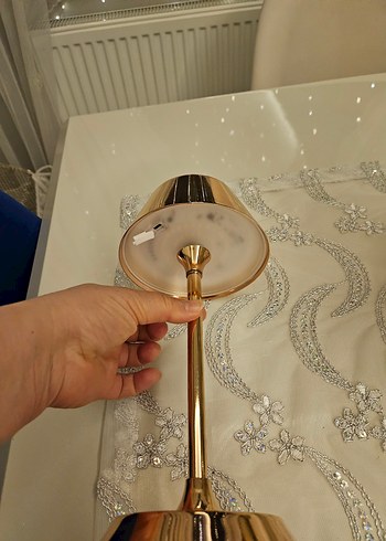 Parlak Altın Masa Lambası - Görsel 2