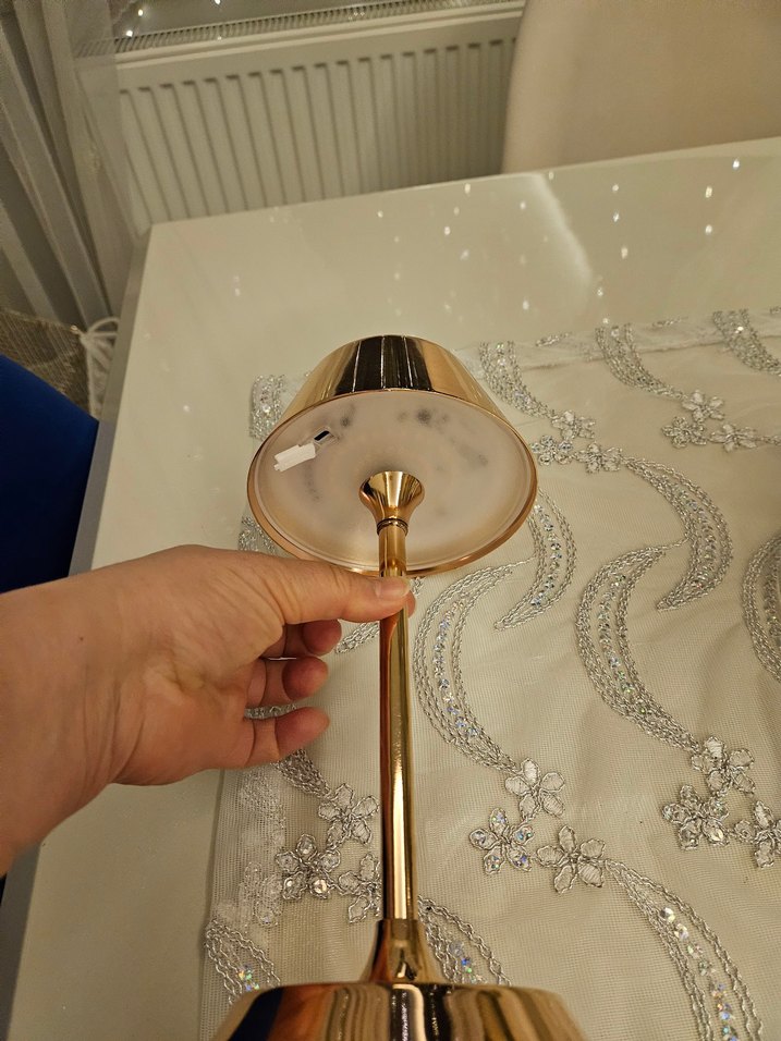 Parlak Altın Masa Lambası - Görsel 2