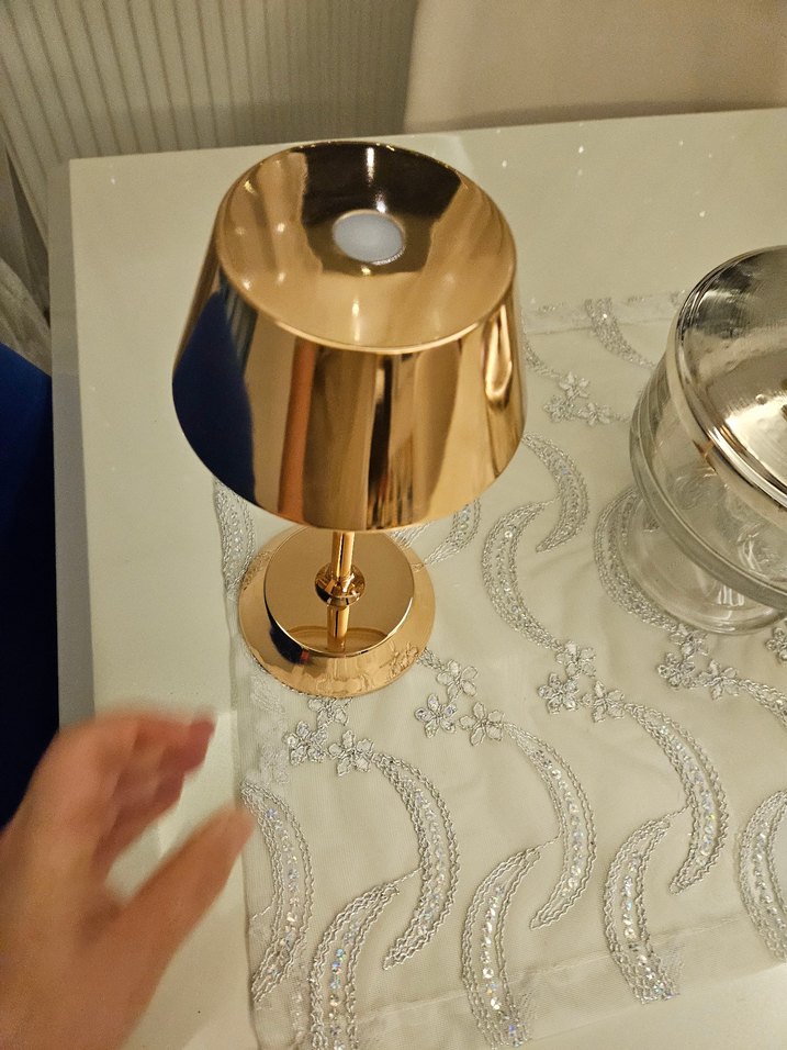 Parlak Altın Masa Lambası - Görsel 4