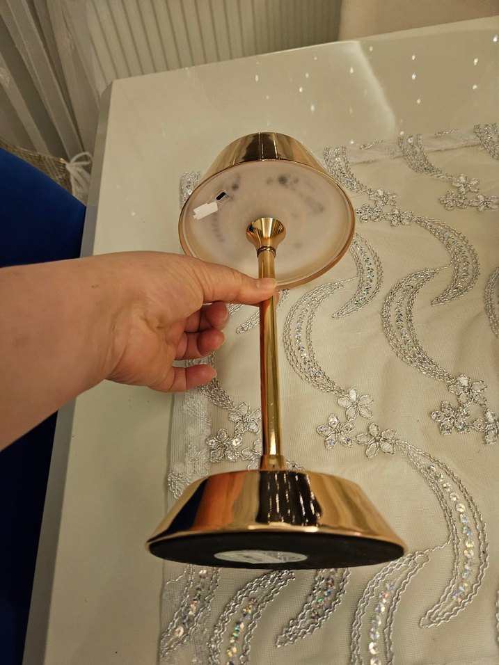 Parlak Altın Masa Lambası - Görsel 5