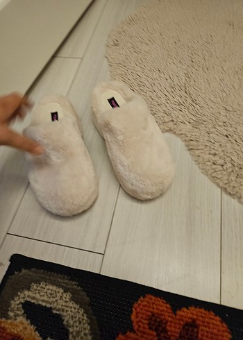 Beyaz Peluş Kadın Terlikler - Görsel 3