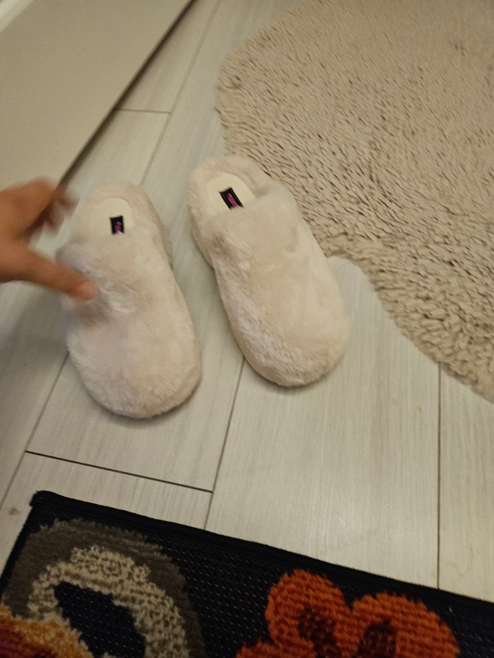 Beyaz Peluş Kadın Terlikler - Görsel 3