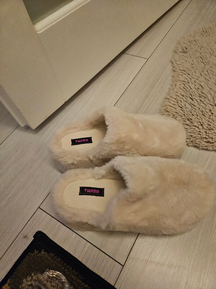 Beyaz Peluş Kadın Terlikler - Görsel 2