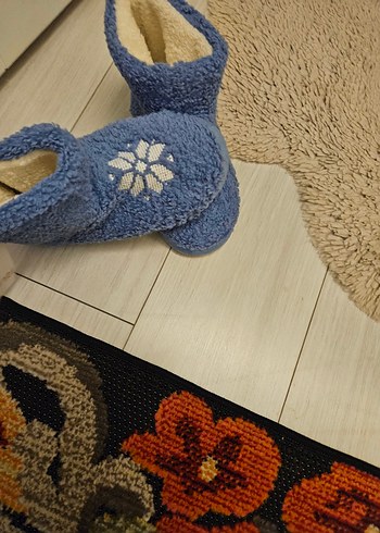 Mavi Nakışlı Sıcak Ev Terliği - Görsel 4