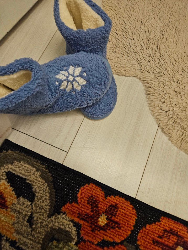 Mavi Nakışlı Sıcak Ev Terliği - Görsel 4