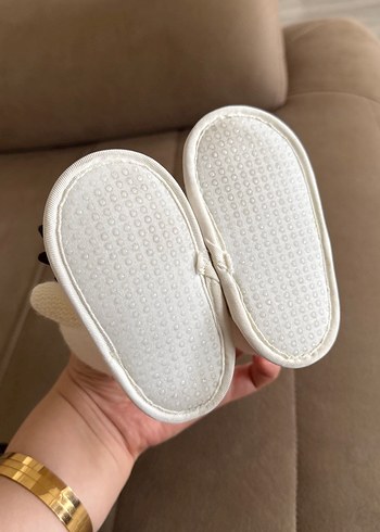 Nakışlı Beyaz Erkek Bebek Örgü Patik - Görsel 4