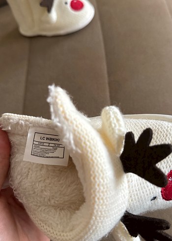 Nakışlı Beyaz Erkek Bebek Örgü Patik - Görsel 3