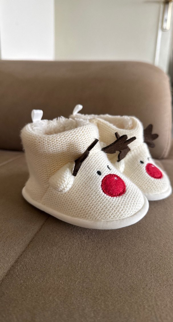 Nakışlı Beyaz Erkek Bebek Örgü Patik - Görsel 2