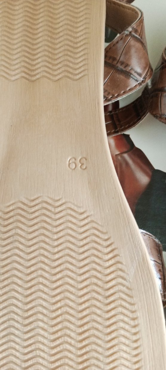 Kahverengi Desenli Sandalet.AYAKTA DURUŞU YOK - Görsel 3